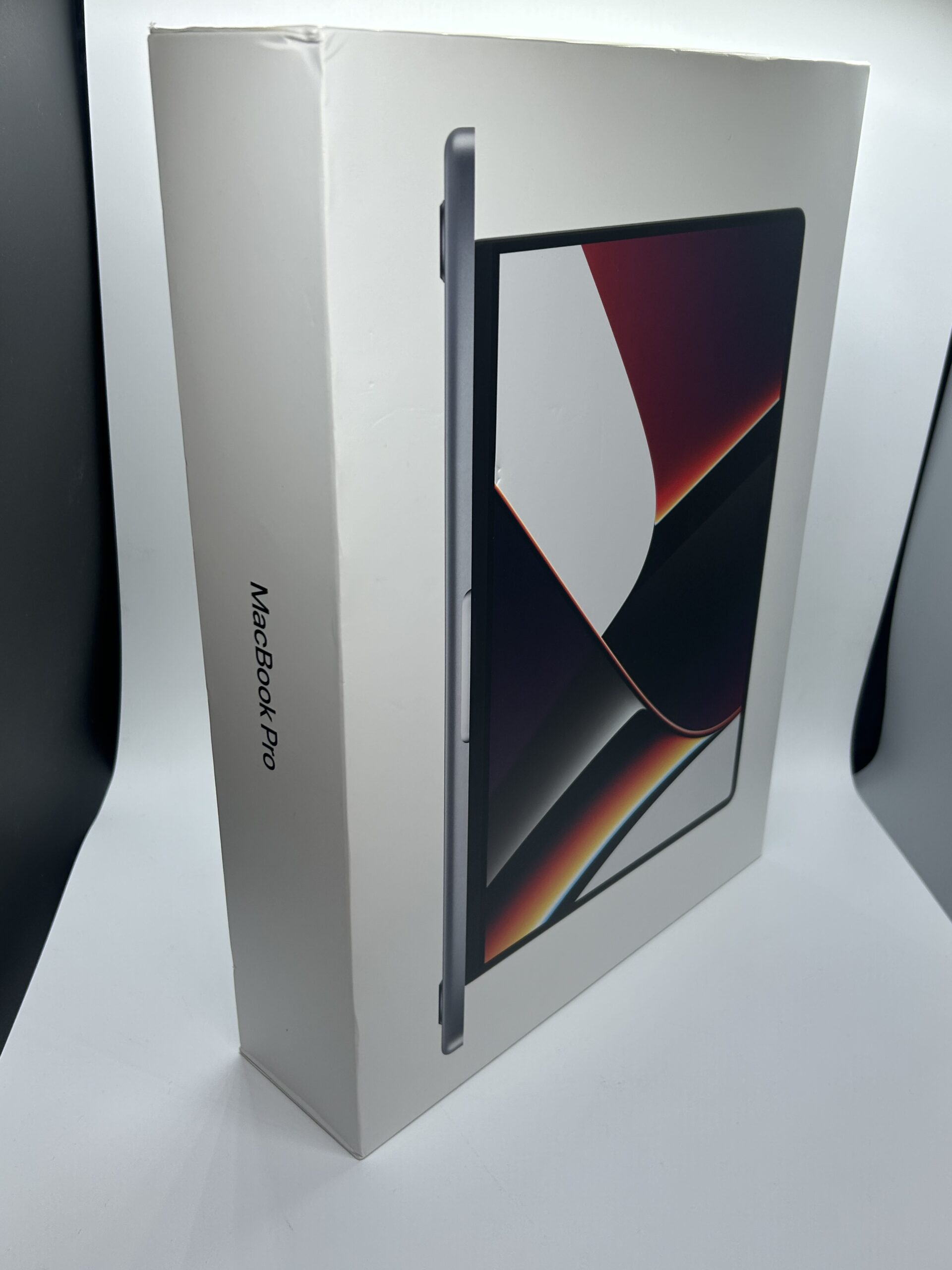 MacBook Pro 14" 2021 cu procesor M1 (Model A2442)