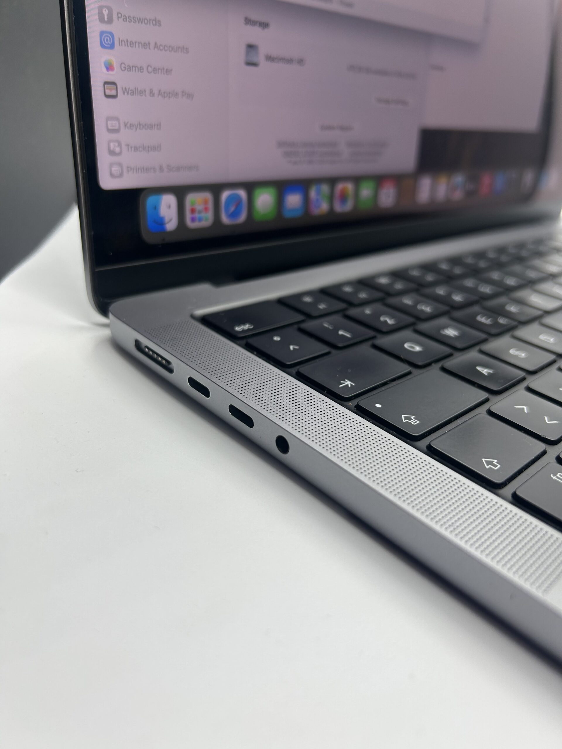 MacBook Pro 14" 2021 cu procesor M1 (Model A2442) - Imagine 6