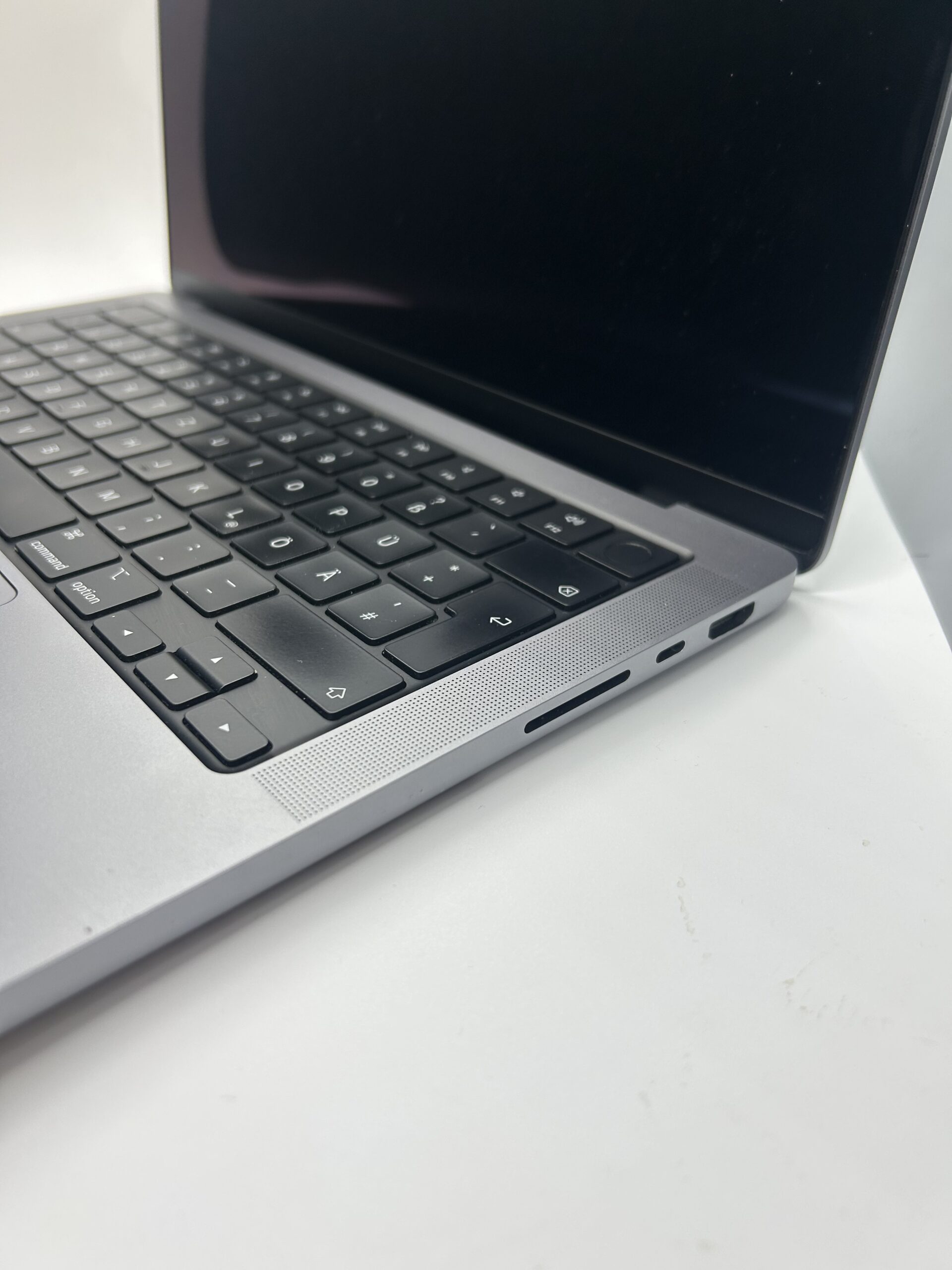 MacBook Pro 14" 2021 cu procesor M1 (Model A2442) - Imagine 7