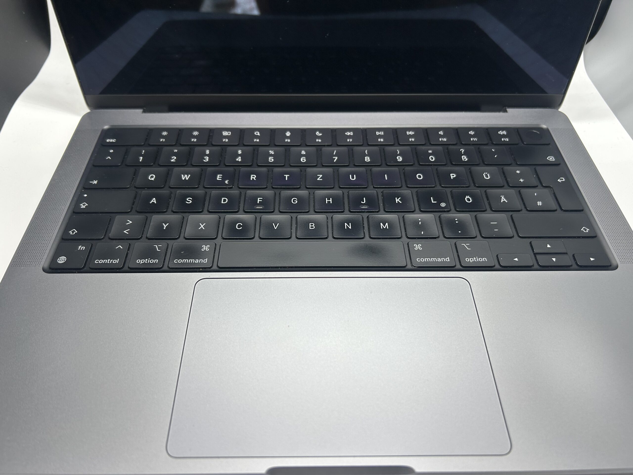 MacBook Pro 14" 2021 cu procesor M1 (Model A2442) - Imagine 8