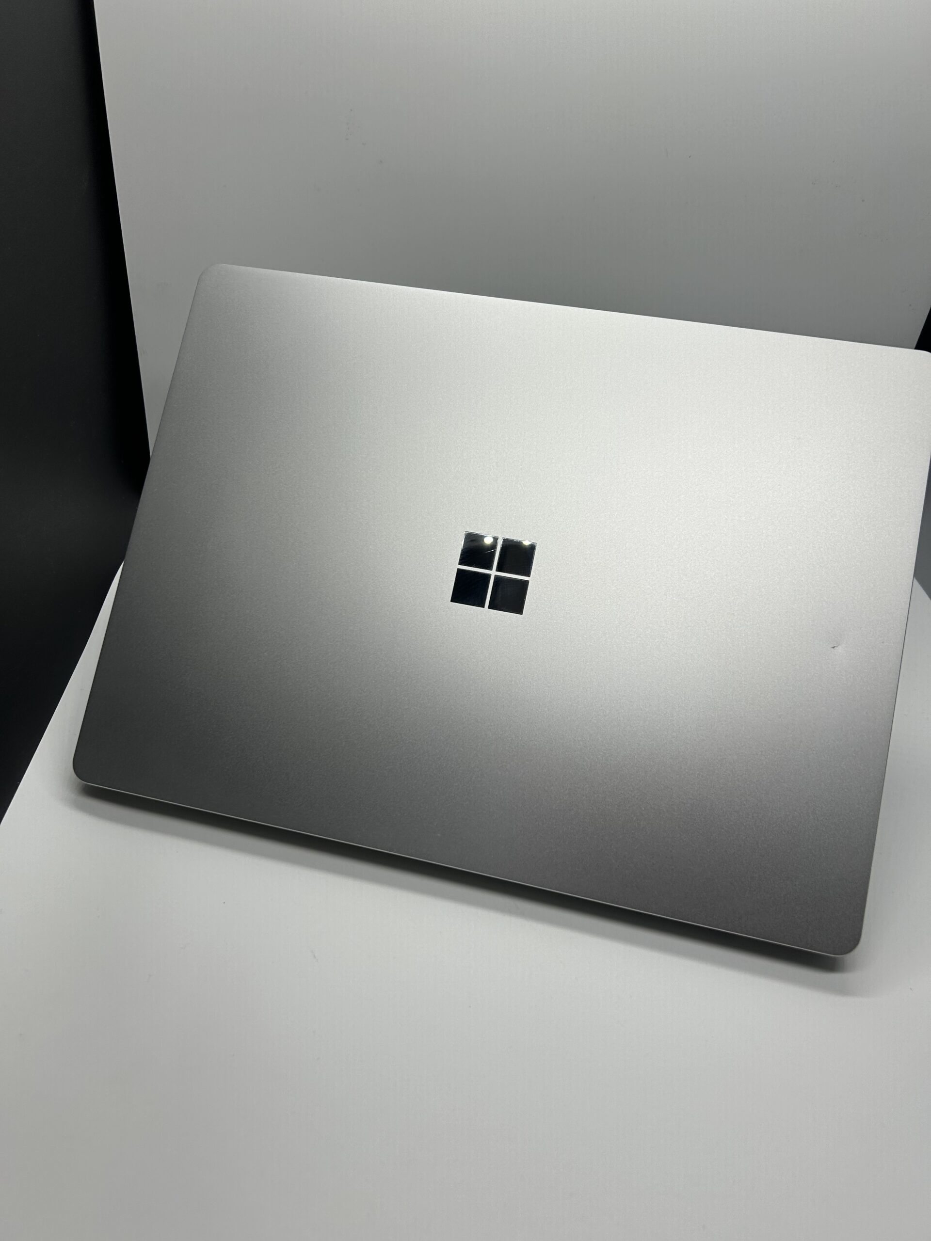 Microsoft Surface Laptop GO i5 - 256Gb - 8Gb ram - Imagine 4