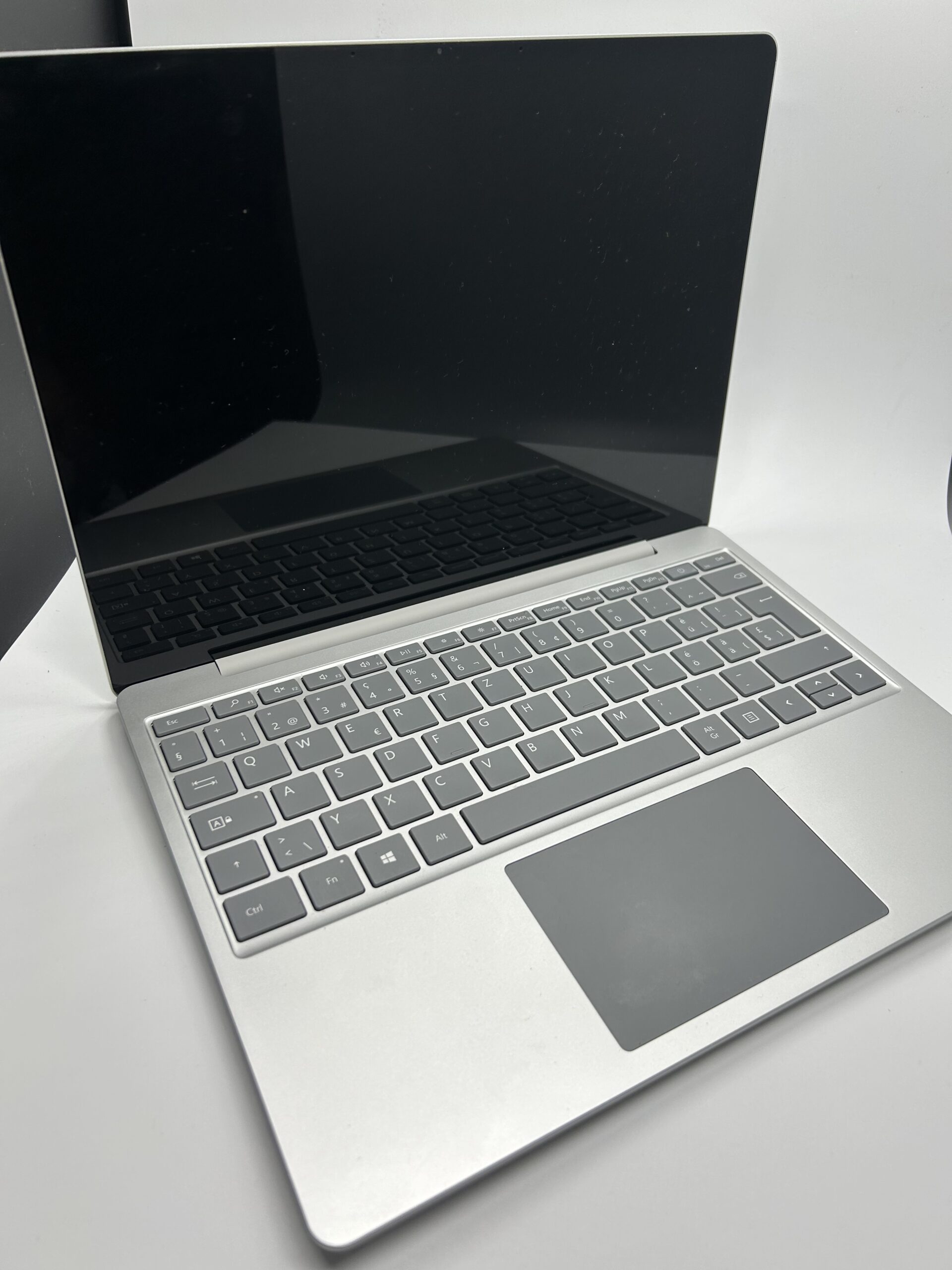 Microsoft Surface Laptop GO i5 - 256Gb - 8Gb ram - Imagine 6